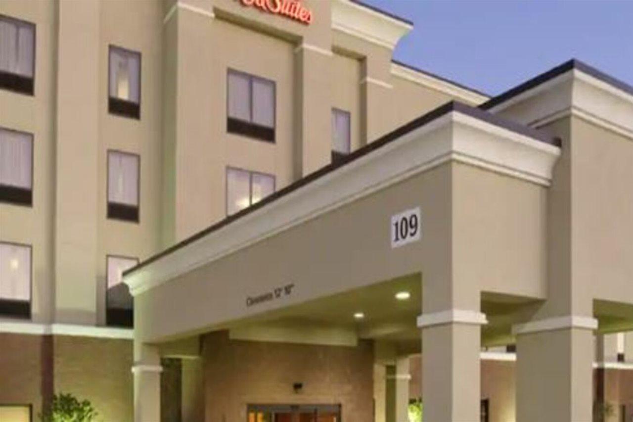 Hampton Inn & Suites Маккомб Экстерьер фото