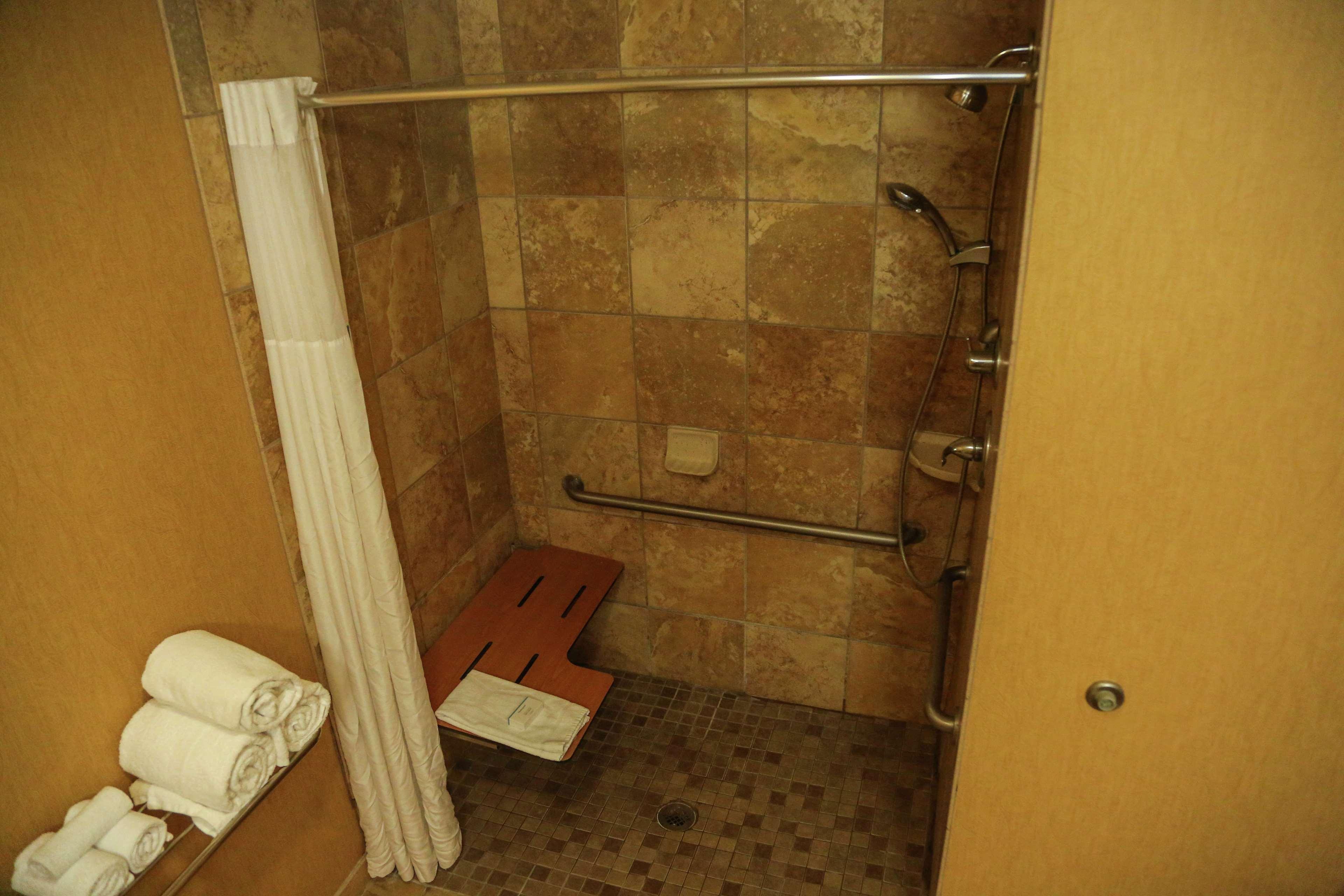Hampton Inn & Suites Маккомб Экстерьер фото
