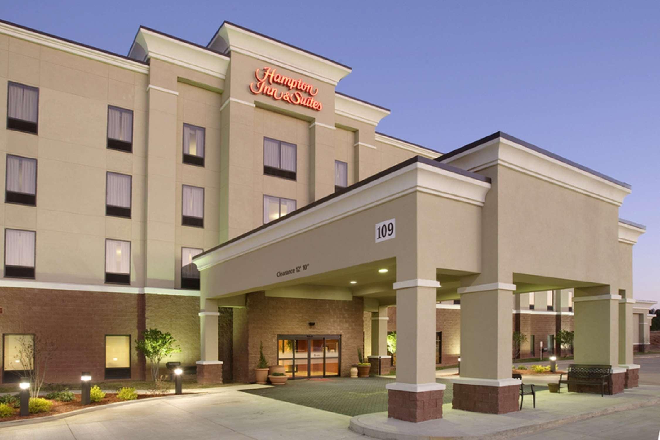 Hampton Inn & Suites Маккомб Экстерьер фото