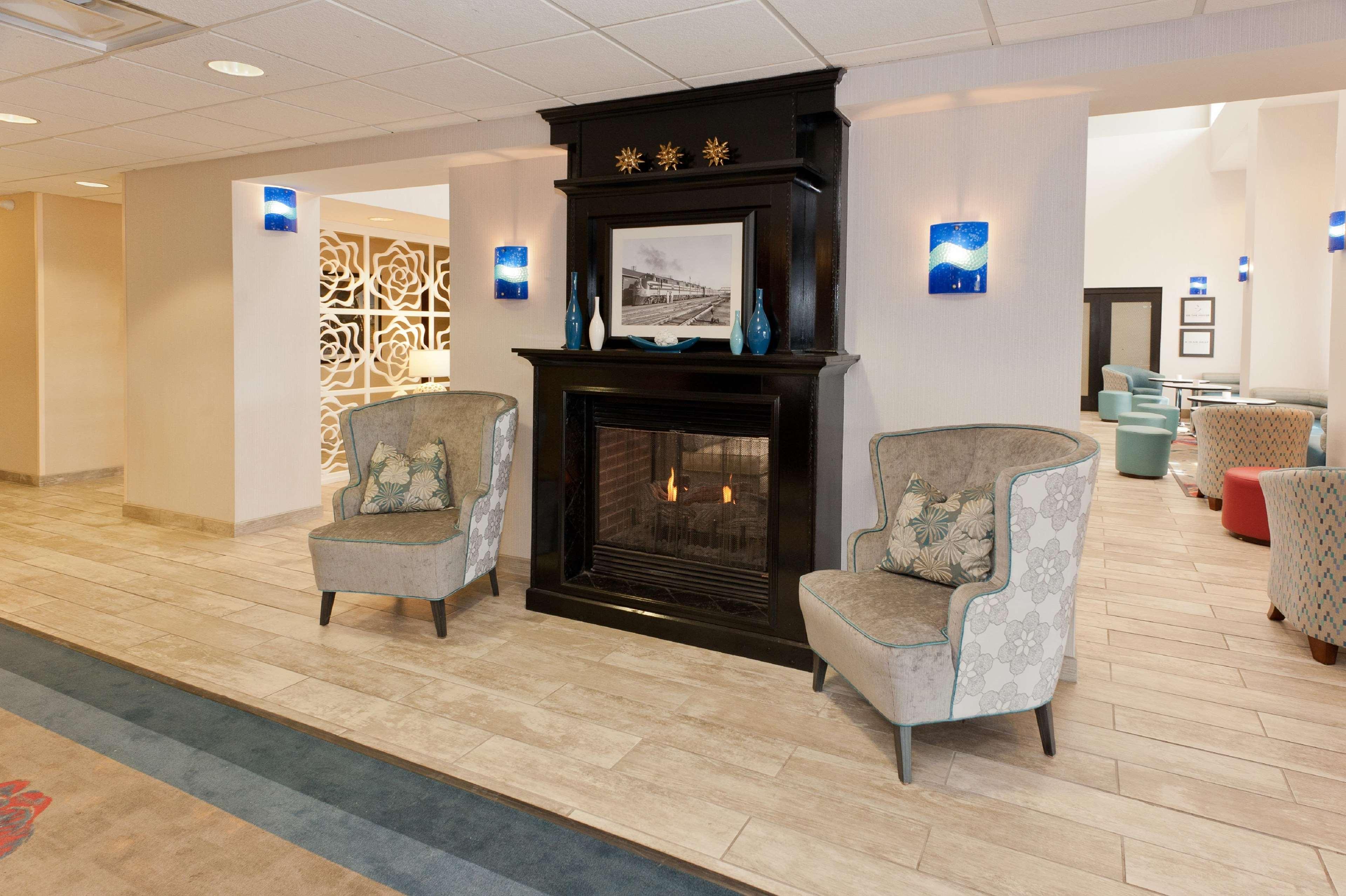 Hampton Inn & Suites Маккомб Экстерьер фото