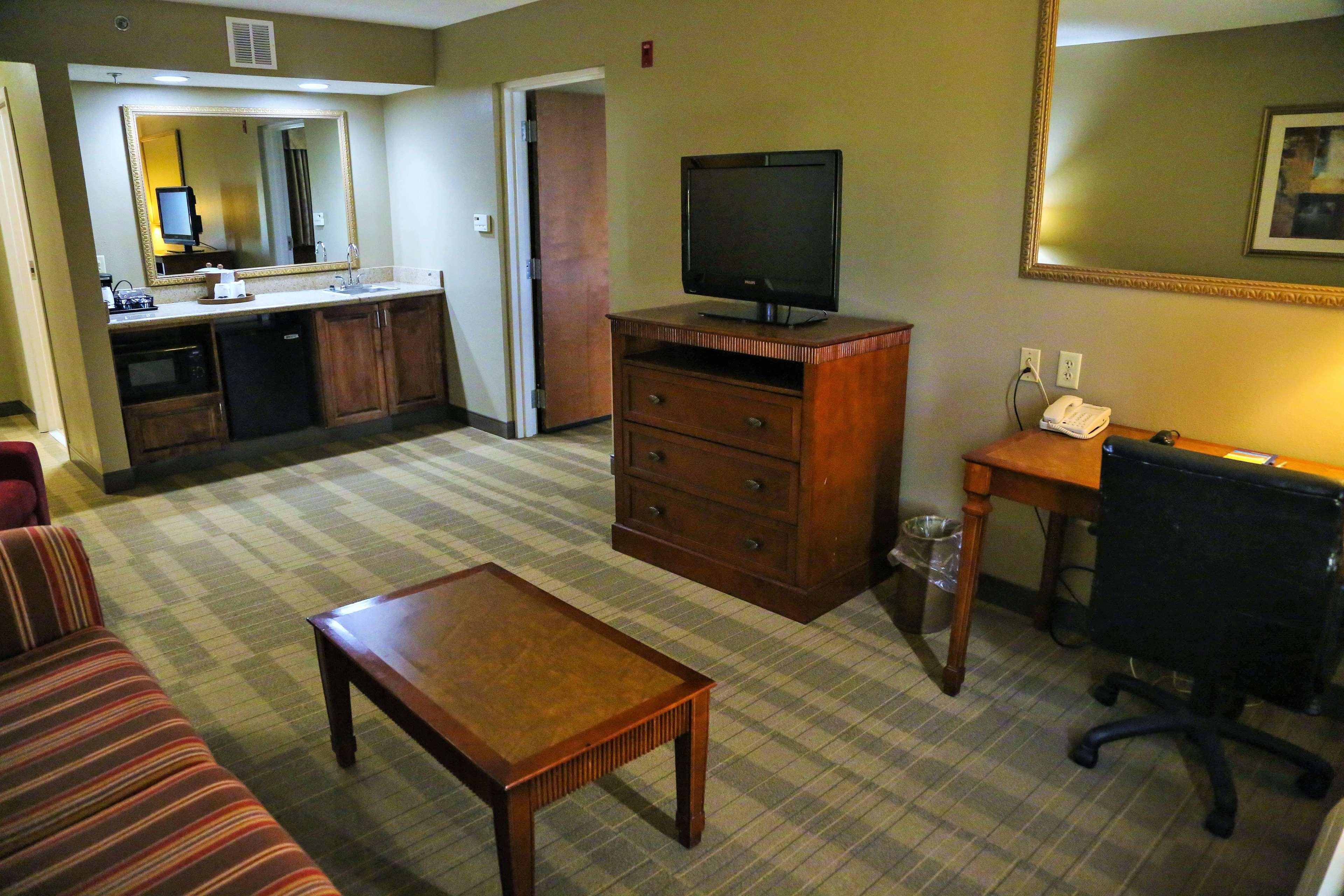 Hampton Inn & Suites Маккомб Экстерьер фото