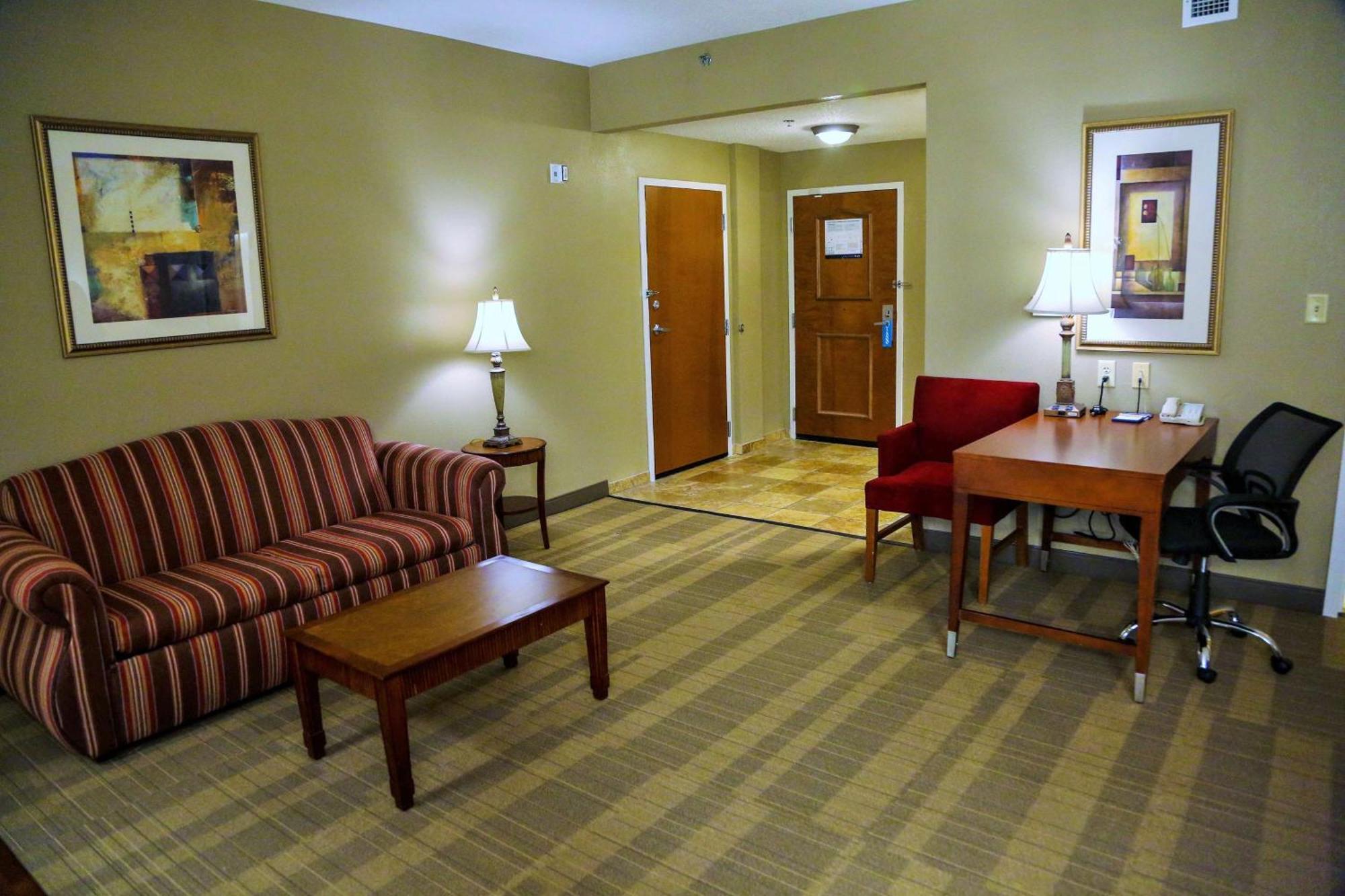 Hampton Inn & Suites Маккомб Экстерьер фото